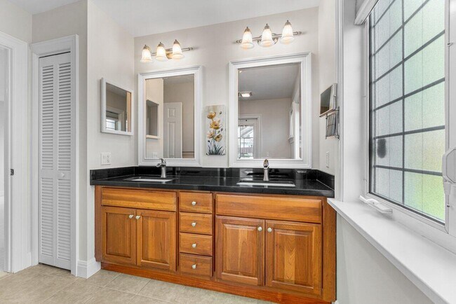 Building Photo - 20777 Soneto Dr