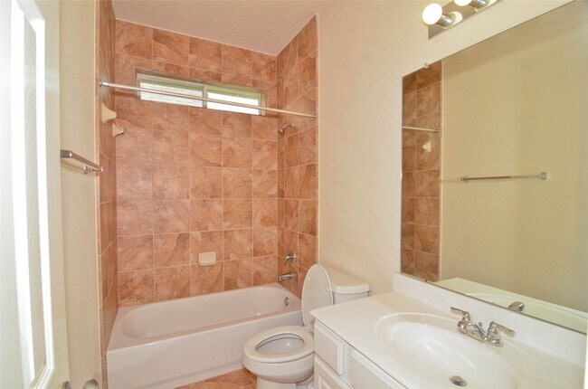 Building Photo - 4042 Tuscan Shores Dr