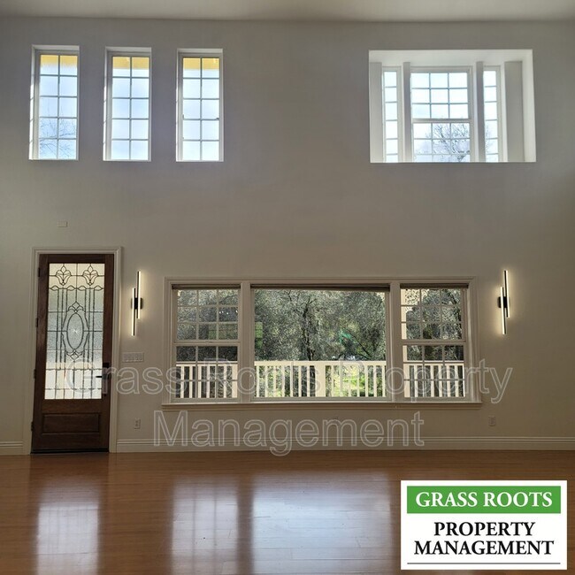 Building Photo - 13575 Sun Forest Dr