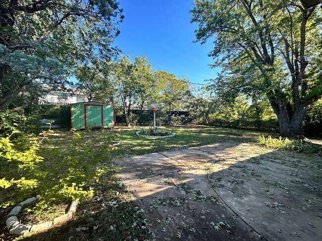 Building Photo - Fully Remodeled 3-bed 1-bath House Availab...