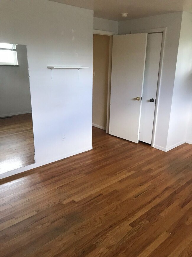 Building Photo - House for August Prelease with Easy Access to CU