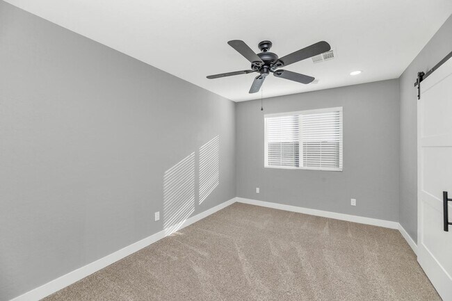 Building Photo - 2509 E Broadway Rd