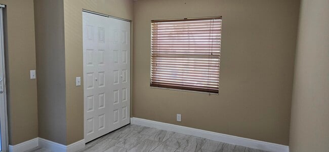Building Photo - 134 Burgundy B