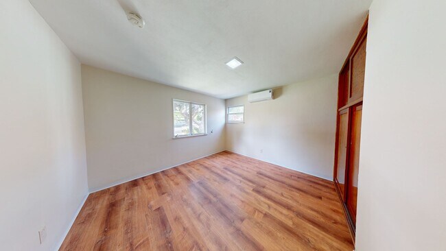 Building Photo - 711 B Ave