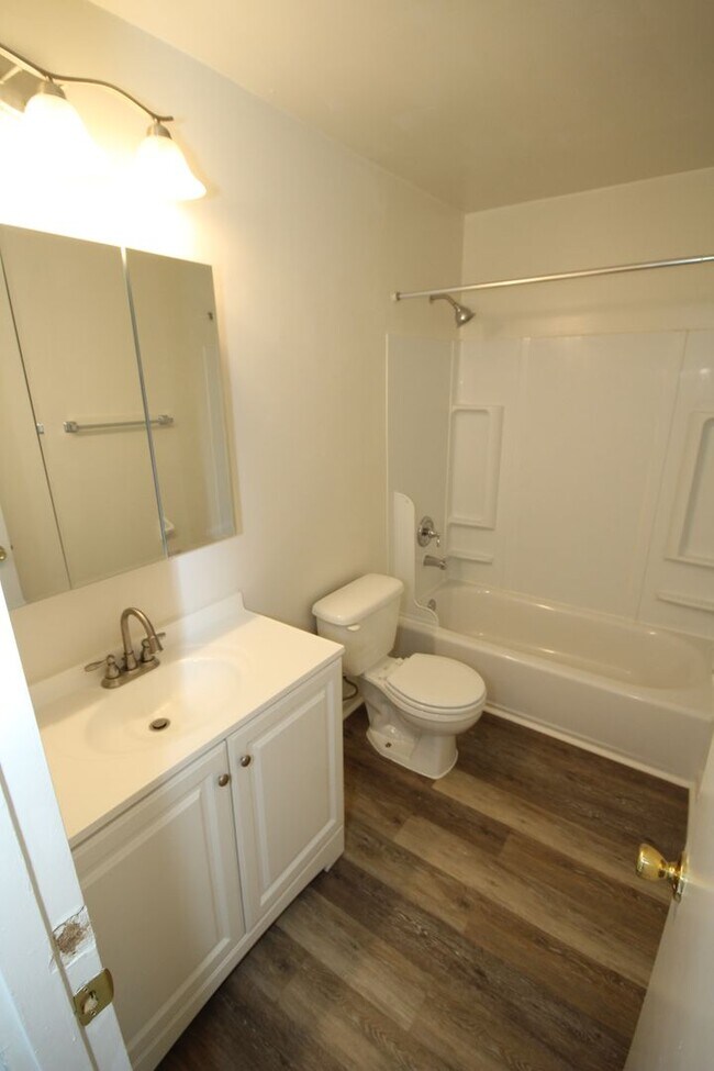 Building Photo - 1473 Charlestown Dr