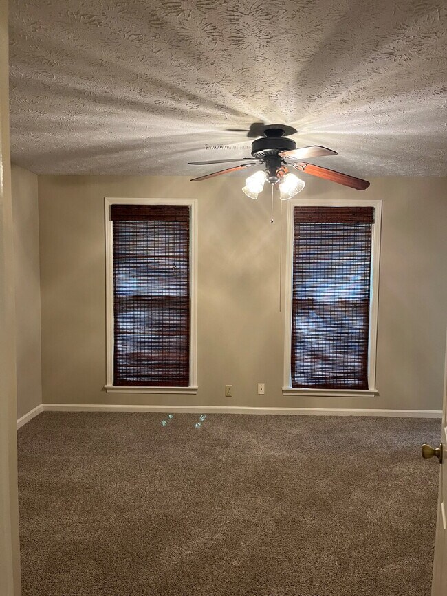Building Photo - "Charming 2-Bed, 2.5-Bath Townhouse Retreat in Nashville - 1,242 Sq. Ft. of Comfort!" Lawn Care I...