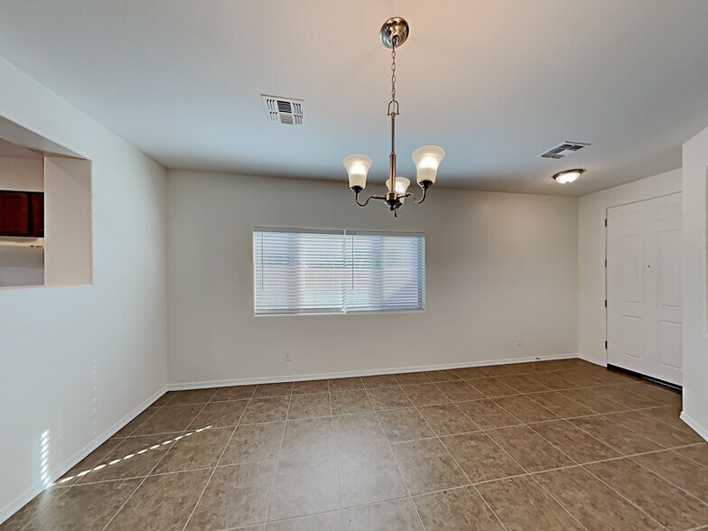 Building Photo - 868 Basswood Ave