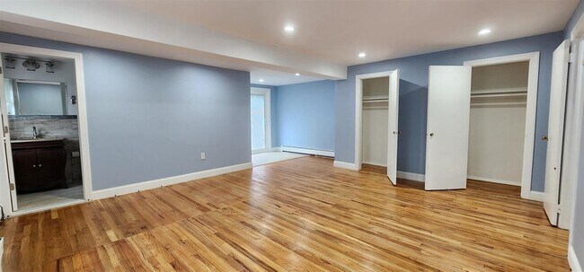 Building Photo - 442 New York Ave