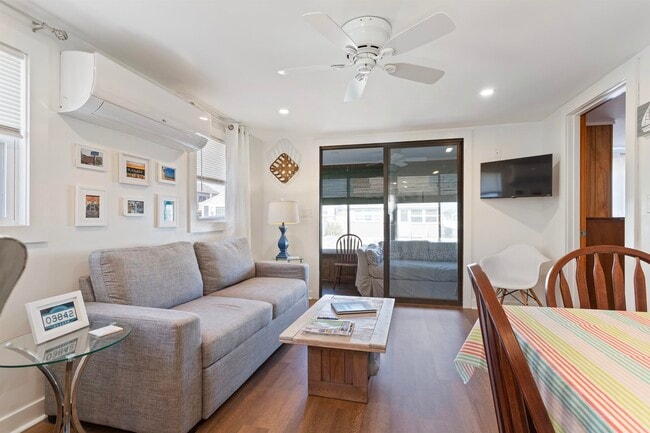 Building Photo - 23 Diane Ln