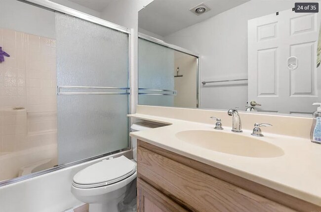 Building Photo - 2 Bedroom 2 Bath Condo in Gated Community ...