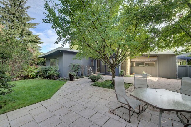 Building Photo - 4Bd/1.75Ba Seattle House