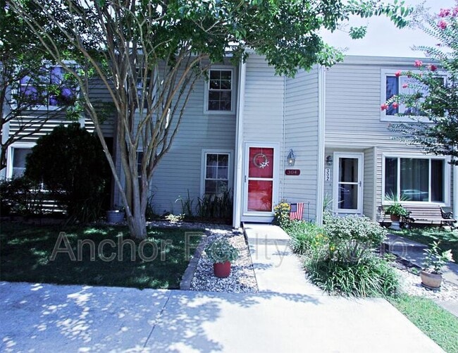 Building Photo - 304 Falling Ln