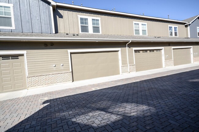 Building Photo - 3836 Manhattan Ave