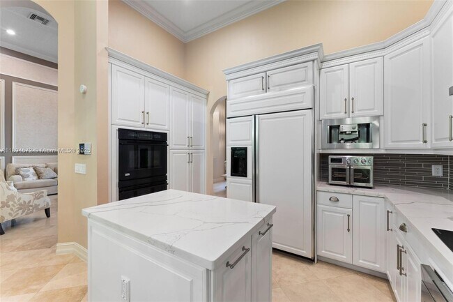 Building Photo - 10775 Blue Palm St