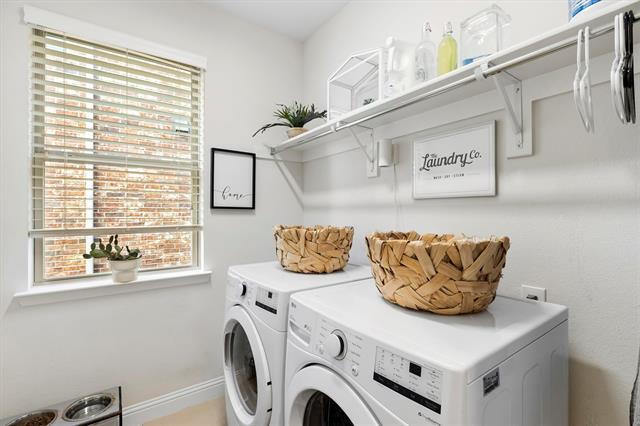 Building Photo - 4520 Del Rey Ave