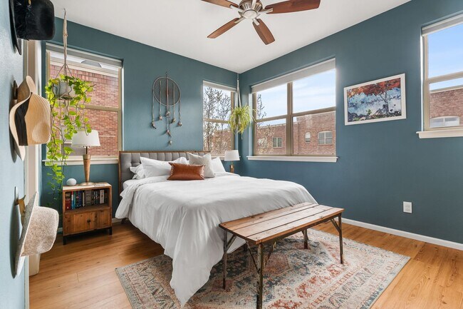 Building Photo - Modern 2-Bed, 2.5-Bath Corner Unit in Arva...