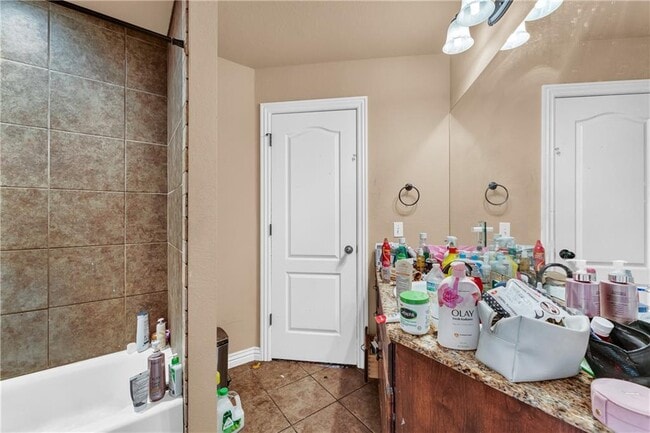 Building Photo - 2265 N Covington Park Blvd