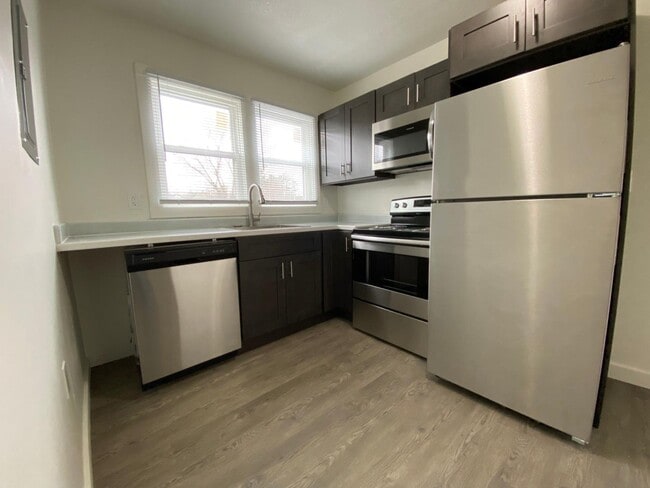 Building Photo - 213 Carroll Dr