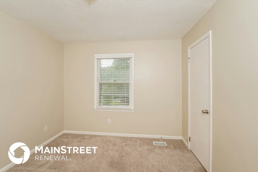 Building Photo - 636 Cresap Cir NE
