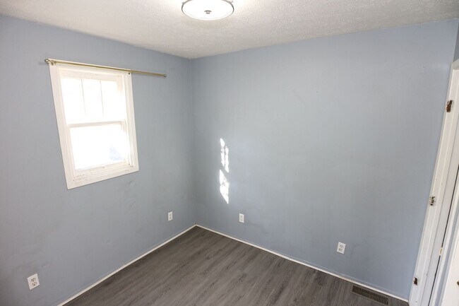 Building Photo - 037