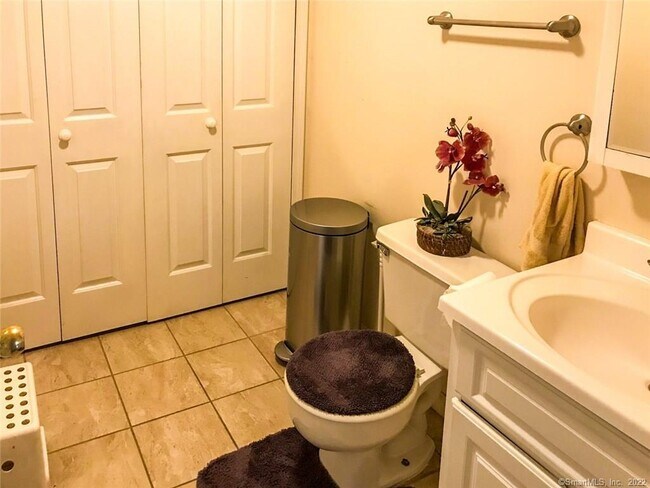 Building Photo - 431 Glenbrook Rd