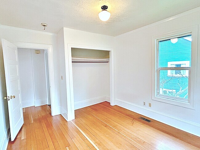 Building Photo - 858 N Stafford St