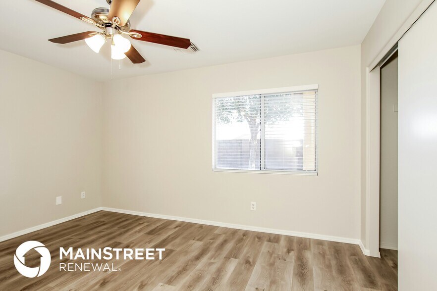 Building Photo - 12137 W Flores Dr