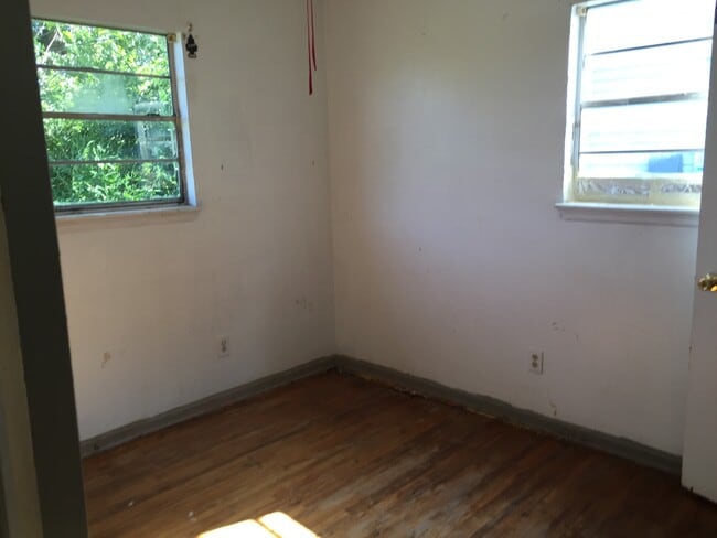 Building Photo - 3 bdrm