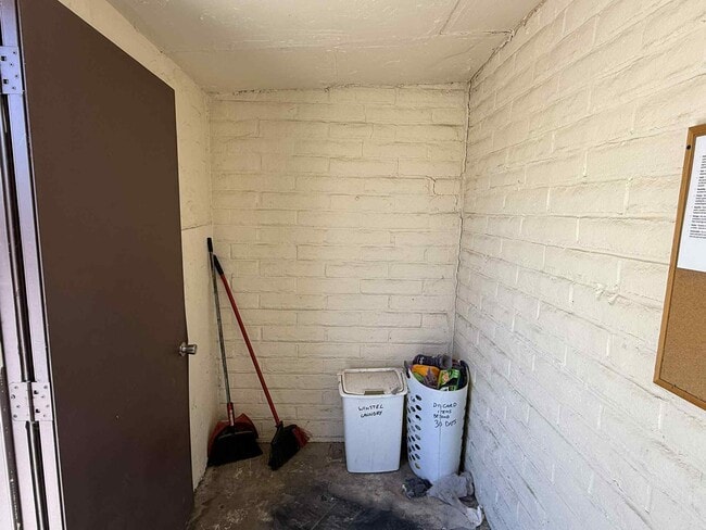 Building Photo - 2147 S Winstel Ave