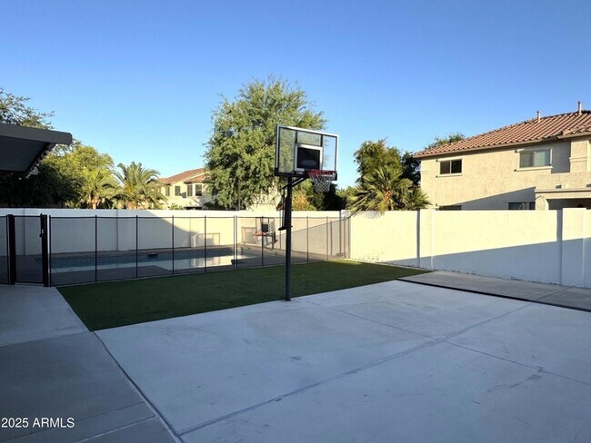 Building Photo - 3733 E Orchid Ct