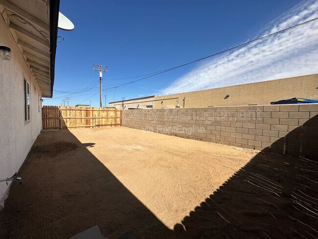 Building Photo - 21490 Bear Valley Rd