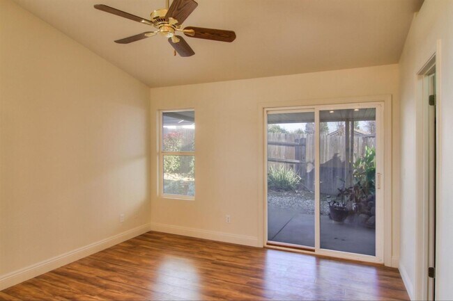 Building Photo - Great 3 Bedroom, 2 Bath 1524 Sqft. Rancho ...