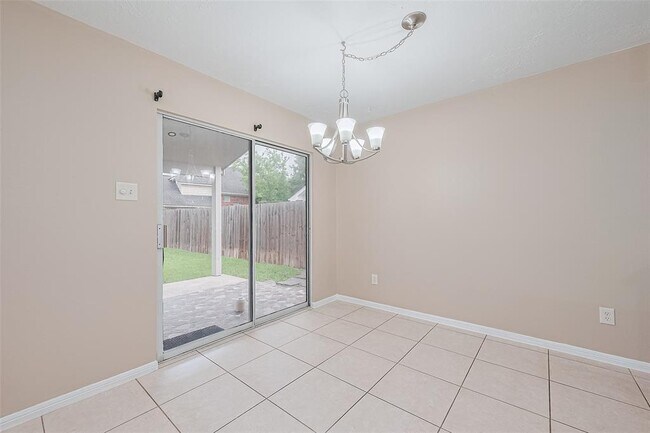 Building Photo - 8714 Ashlawn Dr