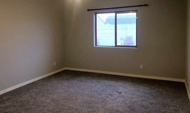 Building Photo - Bright & Efficient Solar Home with Spacious Open Layout