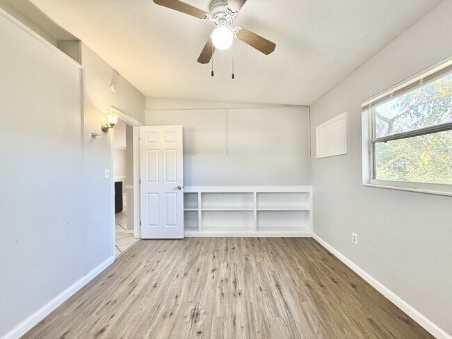 Building Photo - 7111 Onyx Dr N