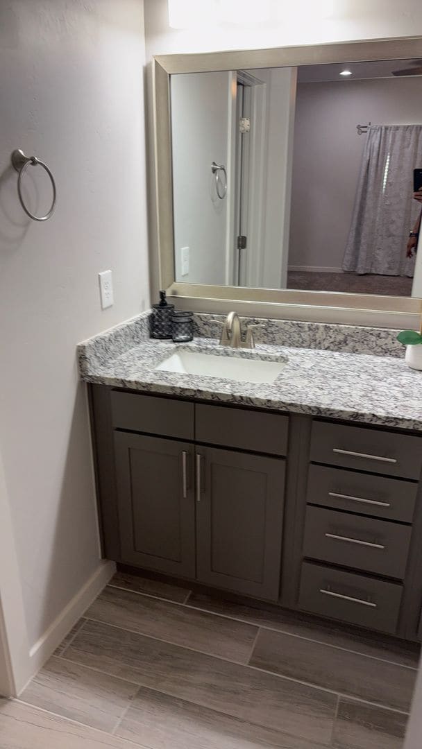 Building Photo - 3 bedroom 2.5 bath home in West El Paso!