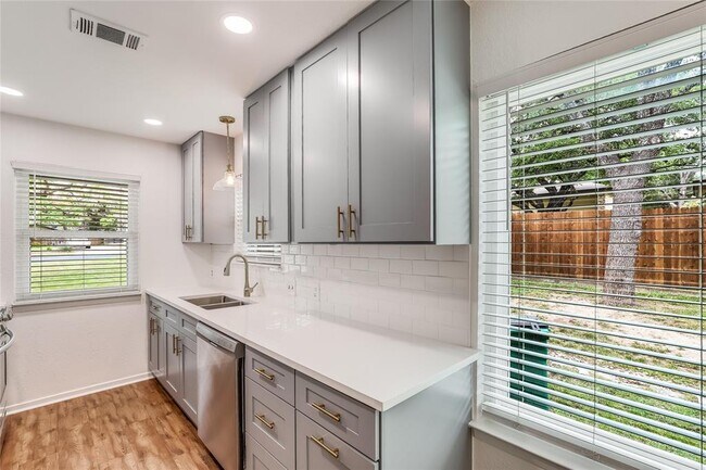 Building Photo - 6804 Kenosha Pass