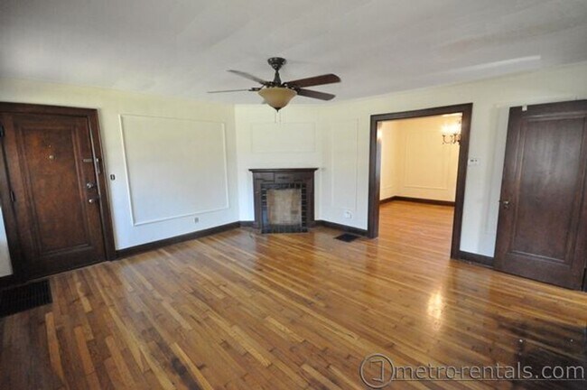 Building Photo - 3201 Indianola Ave
