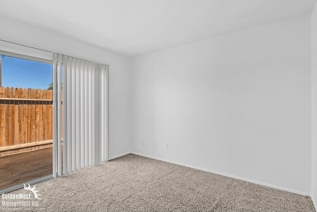 Building Photo - Beautiful 2Bdm 1Ba Apartment with Private ...