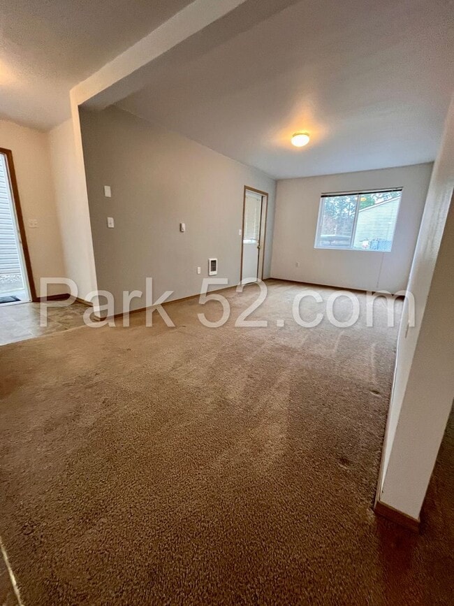 Building Photo - $300 Off First Full Month!  1 Bedroom 1 Bathroom - Ground Floor - Bonney Lake Condo - #C1