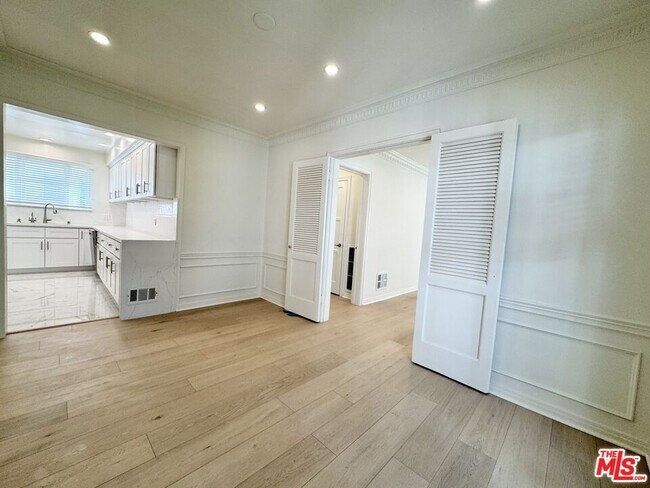 Building Photo - 408 S Spalding Dr
