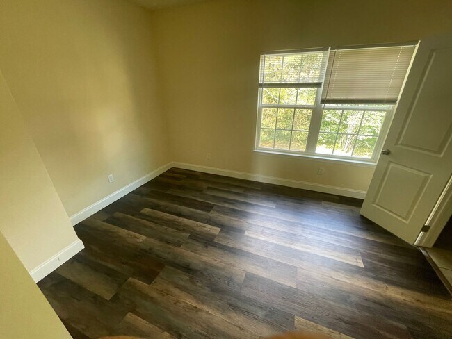 Building Photo - 1610 W Circle Dr