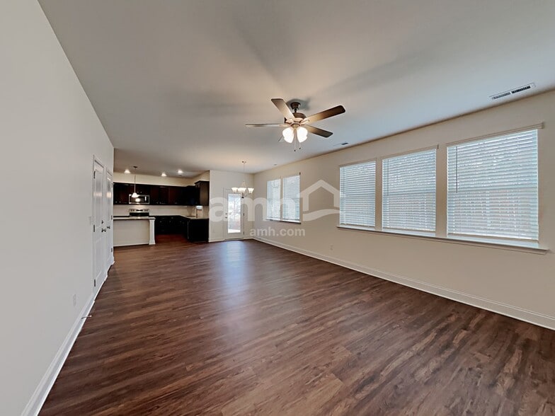 Building Photo - 2121 Johnston Dr