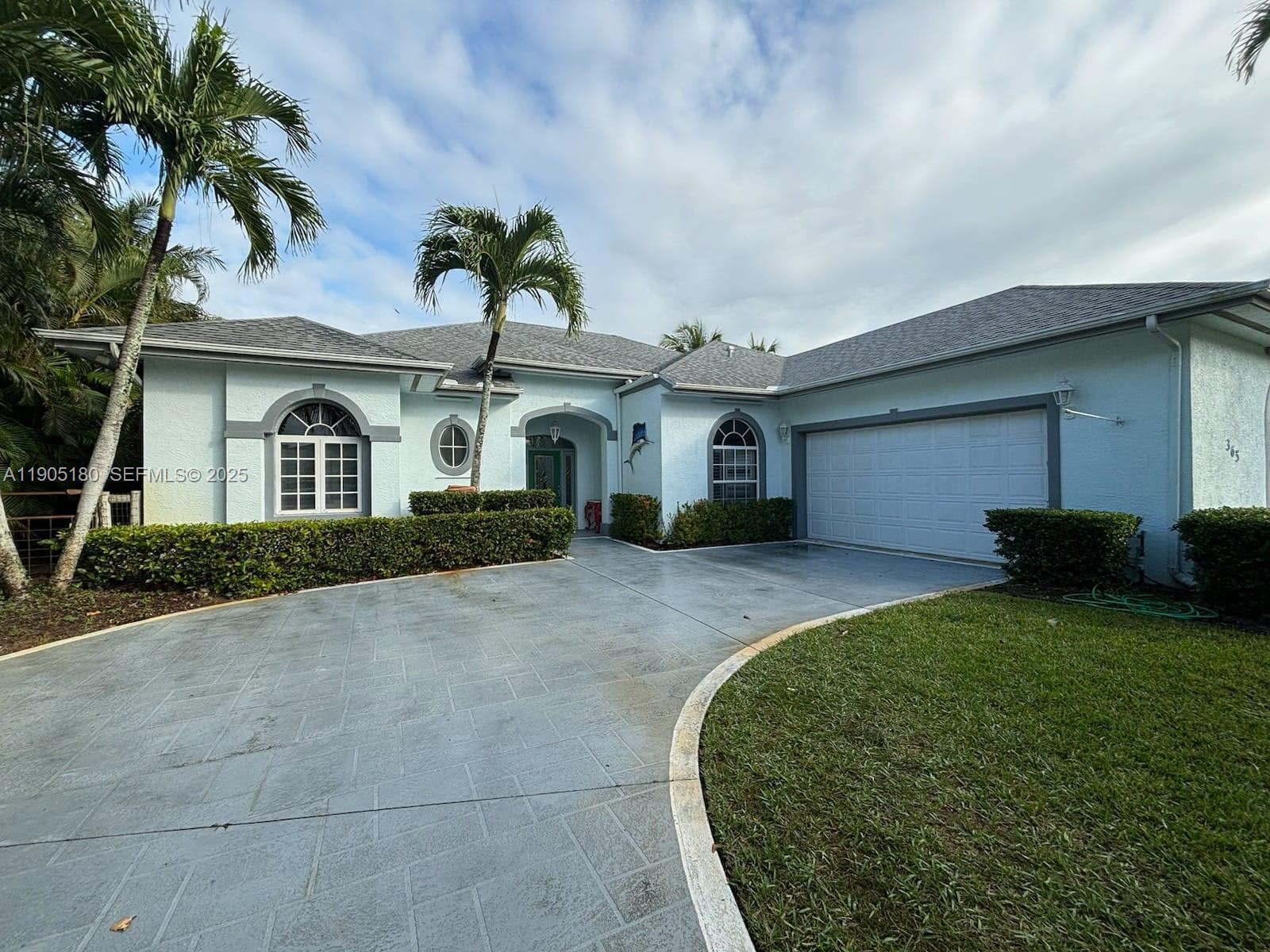 Building Photo - 365 NE Vanda Terrado