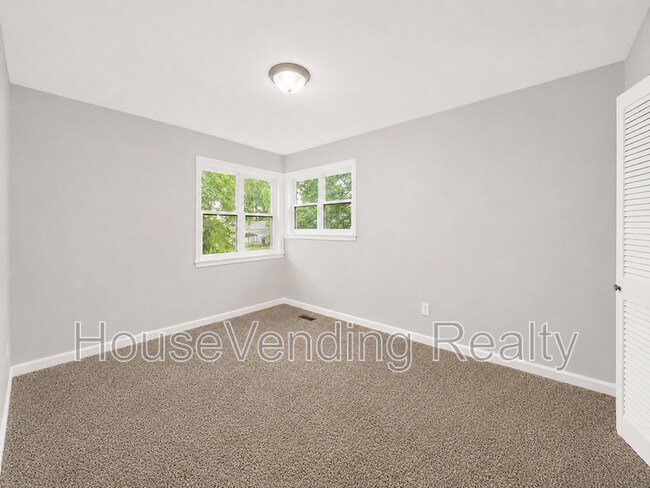Building Photo - 619 Tarpley St