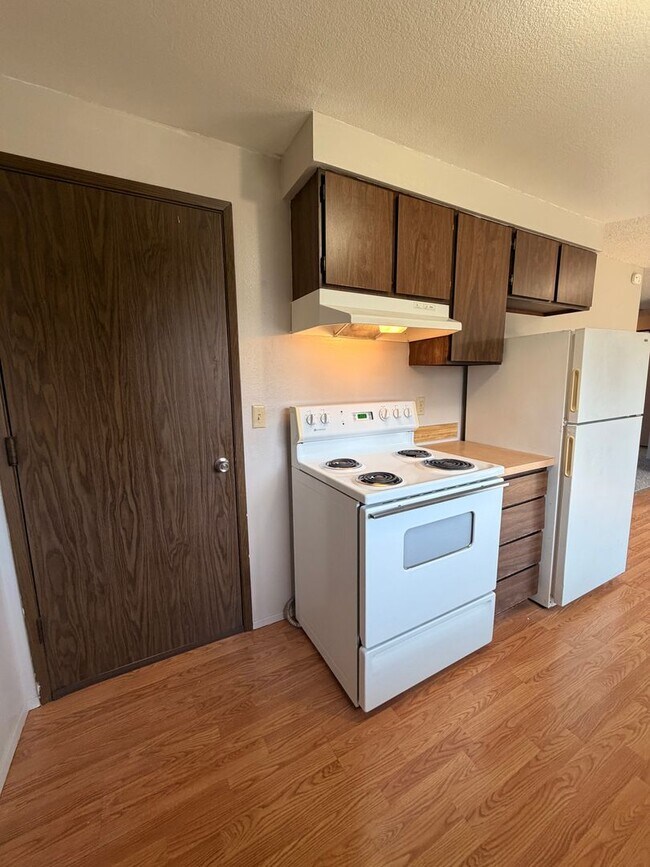 Building Photo - 2-Bedroom Duplex in Thurston