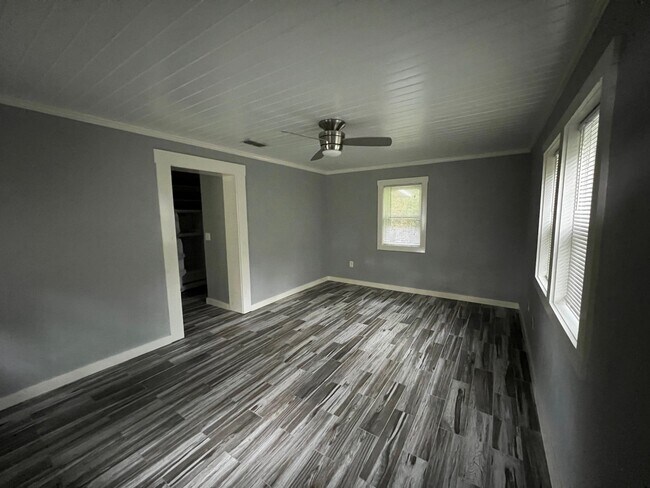 Building Photo - 1316 Aintree Ln