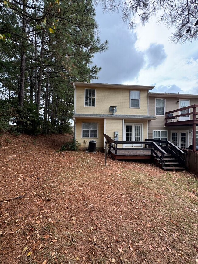 Building Photo - 127 Pineridge Dr