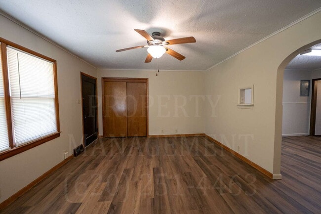 Building Photo - Charming 2 Bed, 1 Bath Duplex