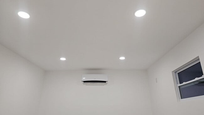 Building Photo - 1111 N 63rd Ave